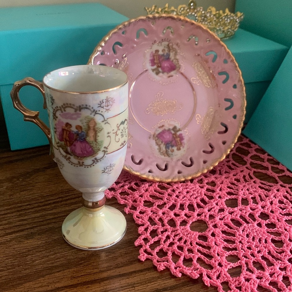 Royal Vienna Style 5063 Scene White pink Yellow Gold Demitasse Cup Saucer 515